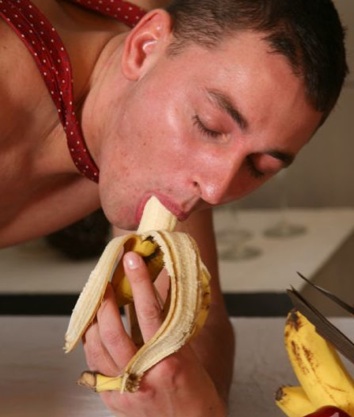 Ivo Kerk makes love to a banana