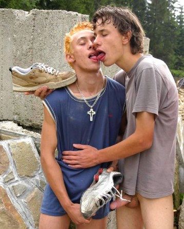 Two cute twinks swapping spit and rubbing their cocks against their skater shoes outdoors