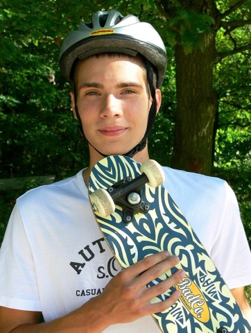 Cute young skater twink
