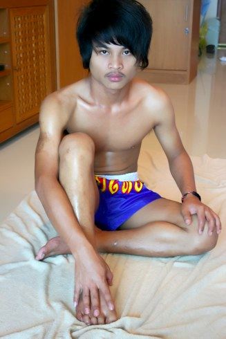 Cute young Thai boxing twink