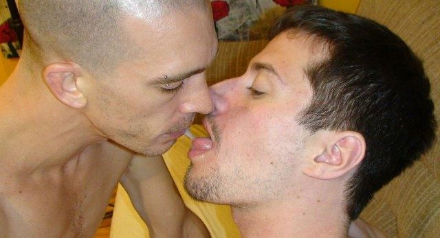 Two guys snowball a mouthful of cum