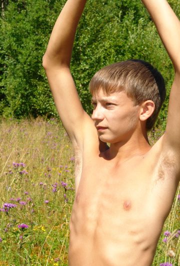 twink airing out his pits