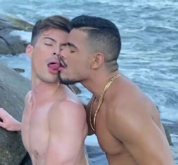 Rico Marlon – Kissing