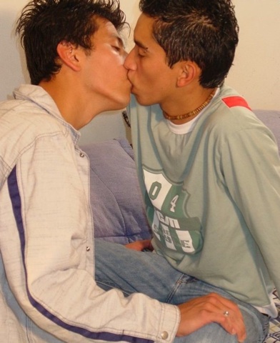 Yong boys kissing