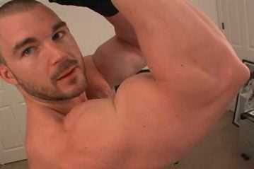Jeff from Str8Cams showing off his muscular arms