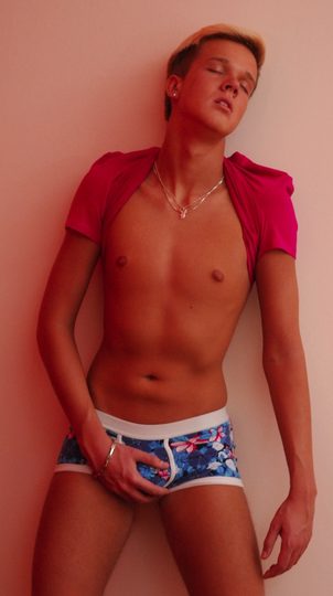 Body pic for Dennis (Twinks Of Europe)