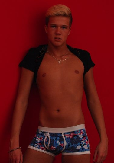Body pic for Dennis (Twinks Of Europe)